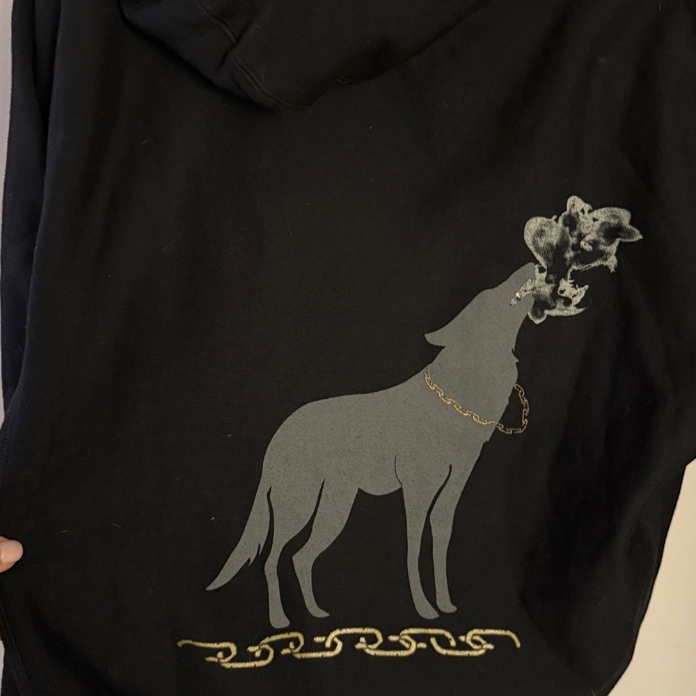 Greyson Gold Wolves Fireside Hoodie
Heavyweight HARD TO FIND Hoodie NWT Sold Out - Picture 13 of 13